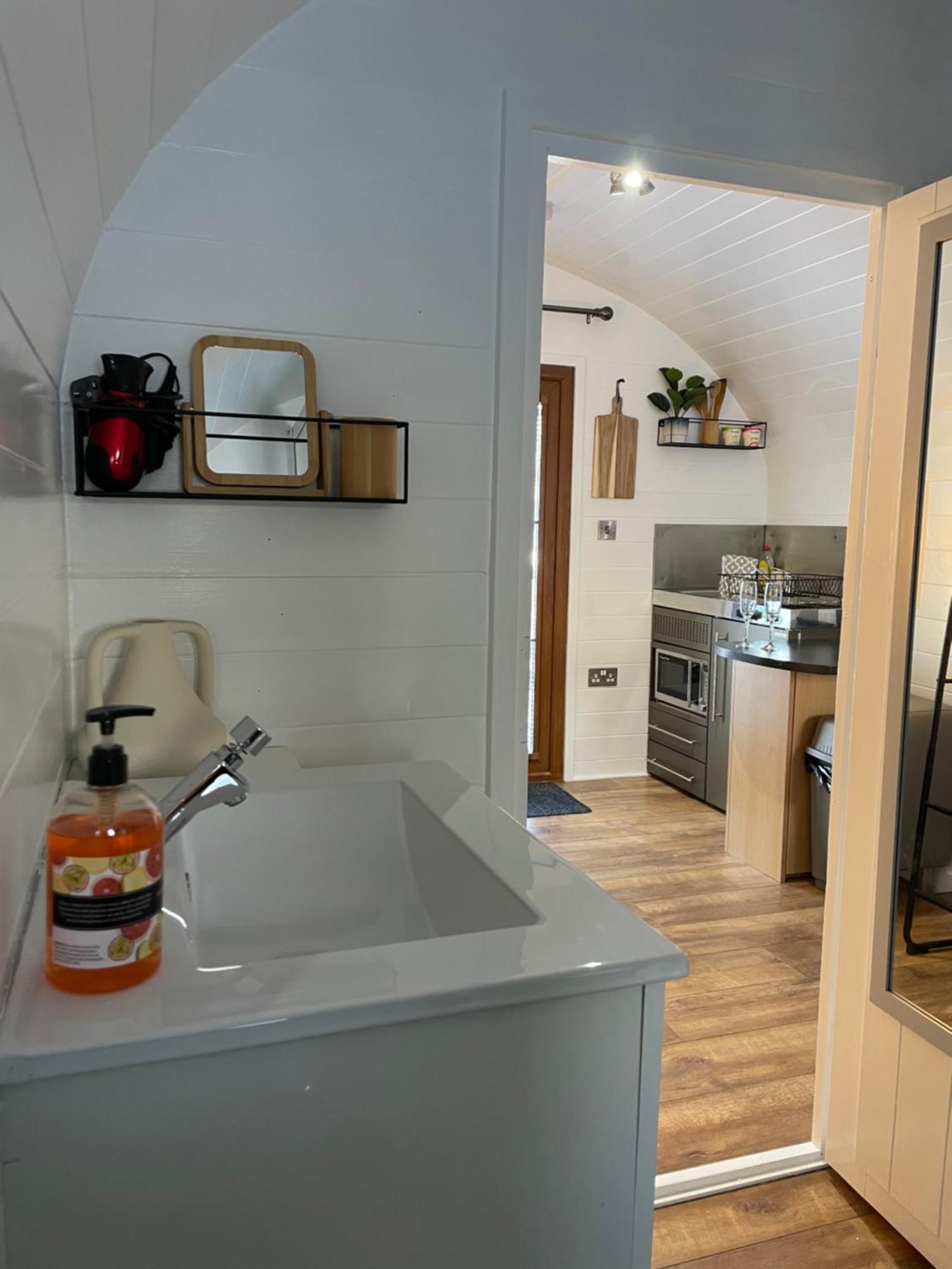 פורט ויליאם Highland Stays - The Oaks Studio Pod מראה חיצוני תמונה